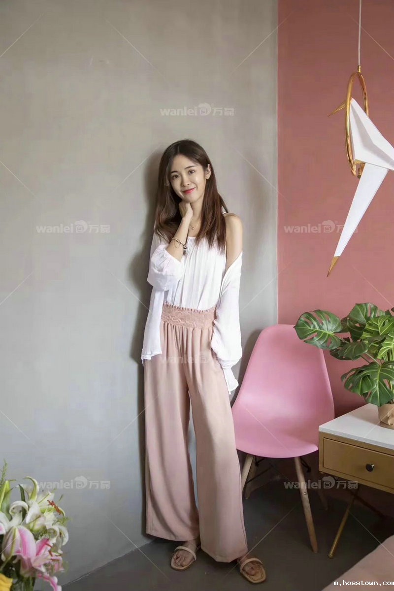 大连民宿老板娘用金属丝绒，把小房间装修成我住不起的样子