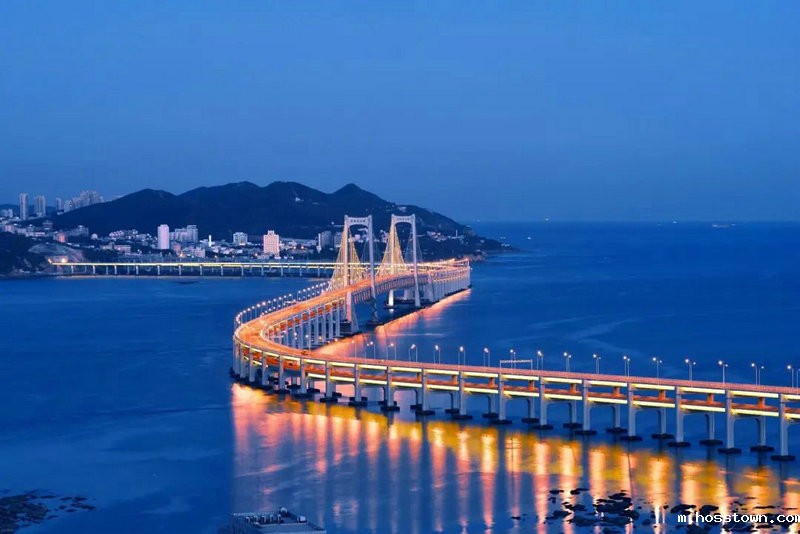 大连民宿老板娘用金属丝绒，把小房间装修成我住不起的样子