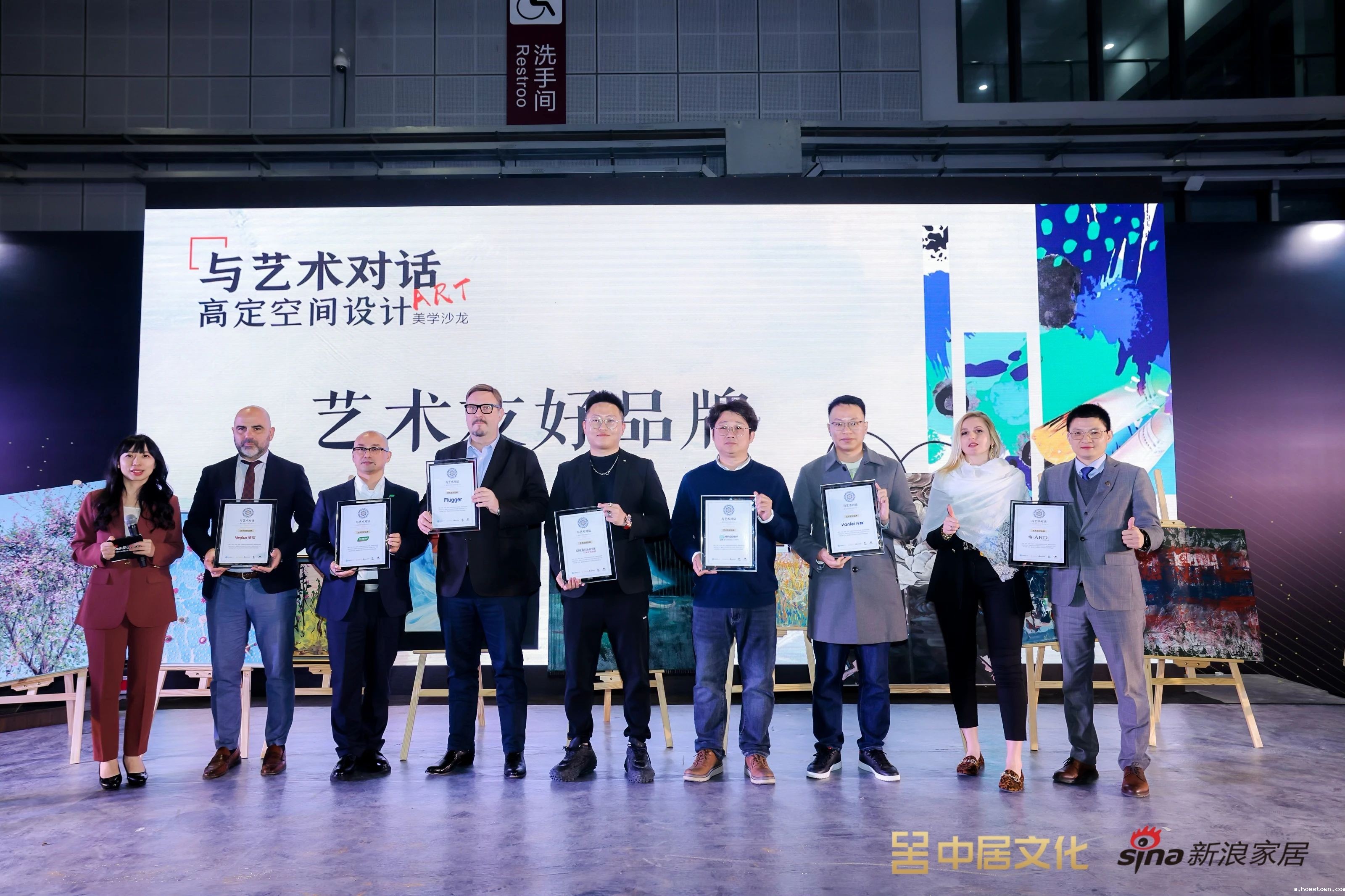taptap点点官网入口全方位布局高定领域 | 与16位知名艺术家联名发布跨界作品