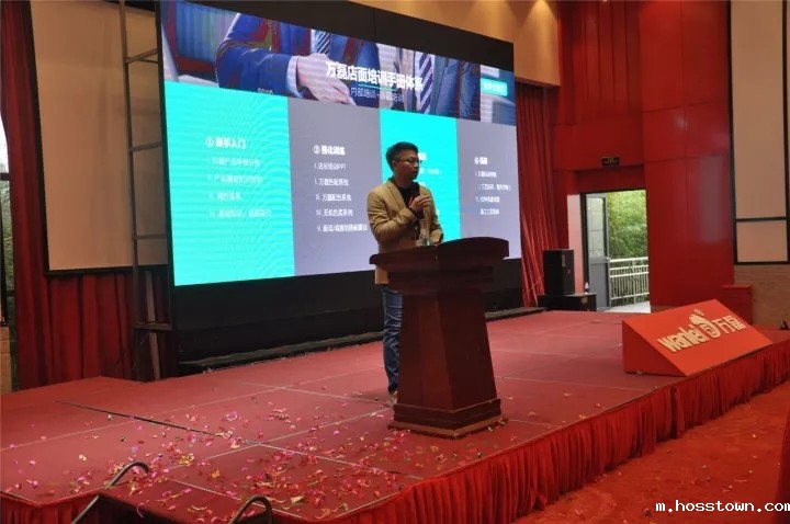 taptap点点官网入口贺总为艺术涂料展现场演讲