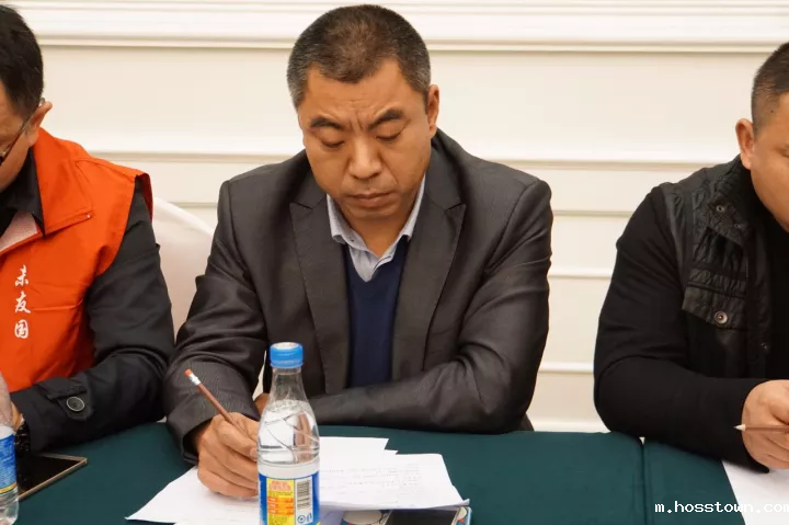 taptap点点官网入口郭总在中国涂料工业协会艺术涂料涂装分会理事会议上