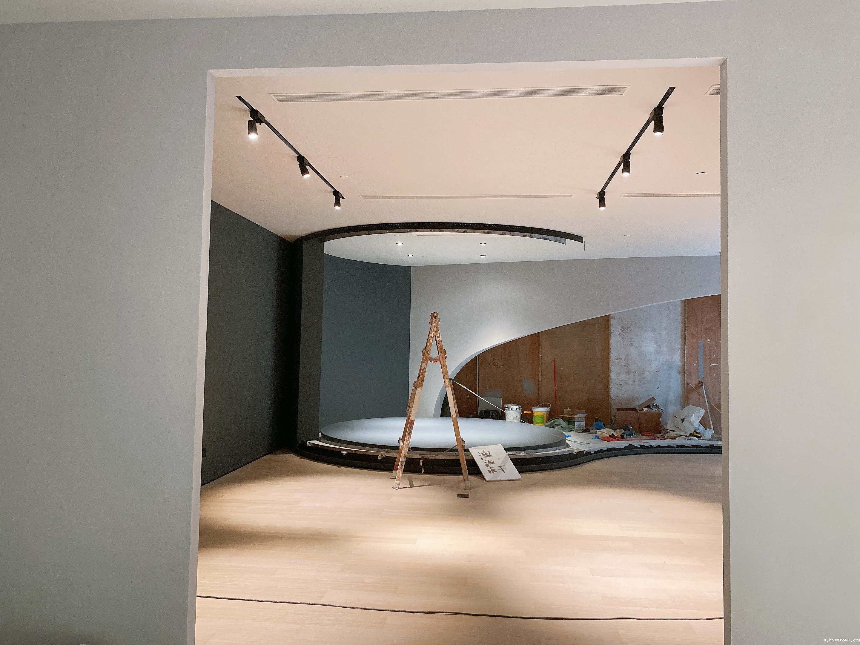 把卢浮宫的墙面涂装艺术，带进您的家—taptap点点官网入口taptap下载官服正版